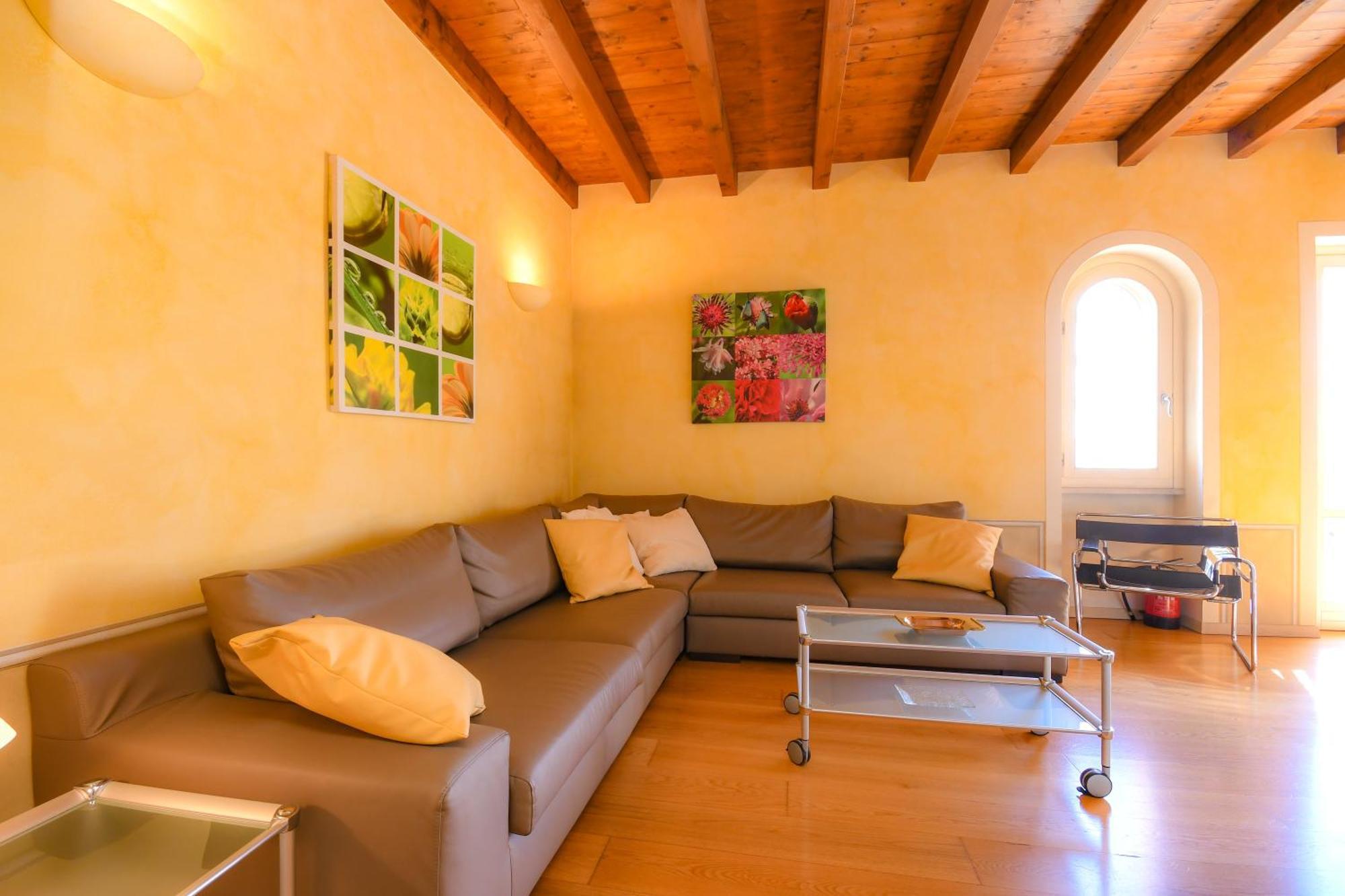 Residence Corte Ferrari -Ciao Vacanze- Moniga del Garda Bilik gambar