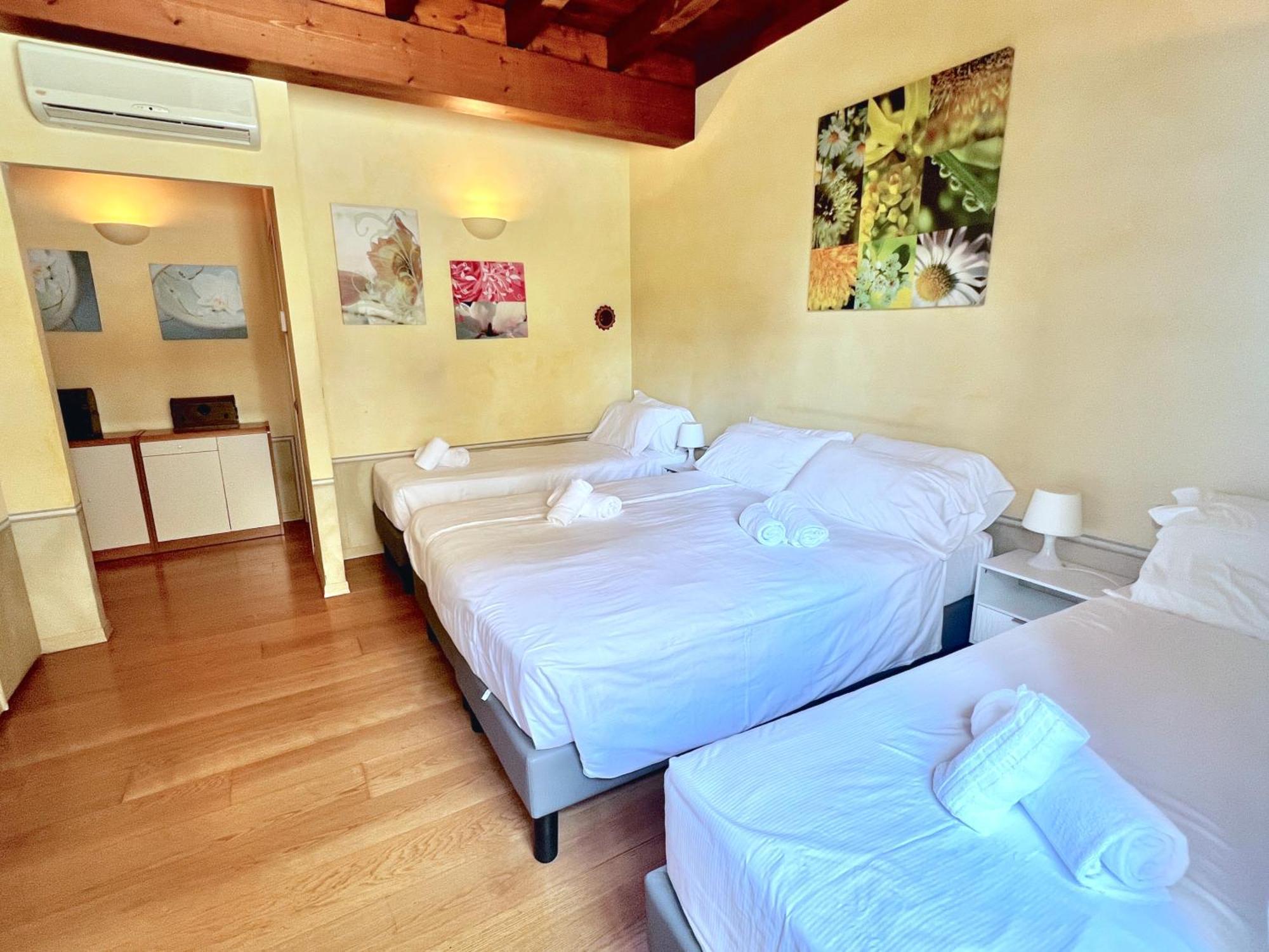 Residence Corte Ferrari -Ciao Vacanze- Moniga del Garda Bilik gambar